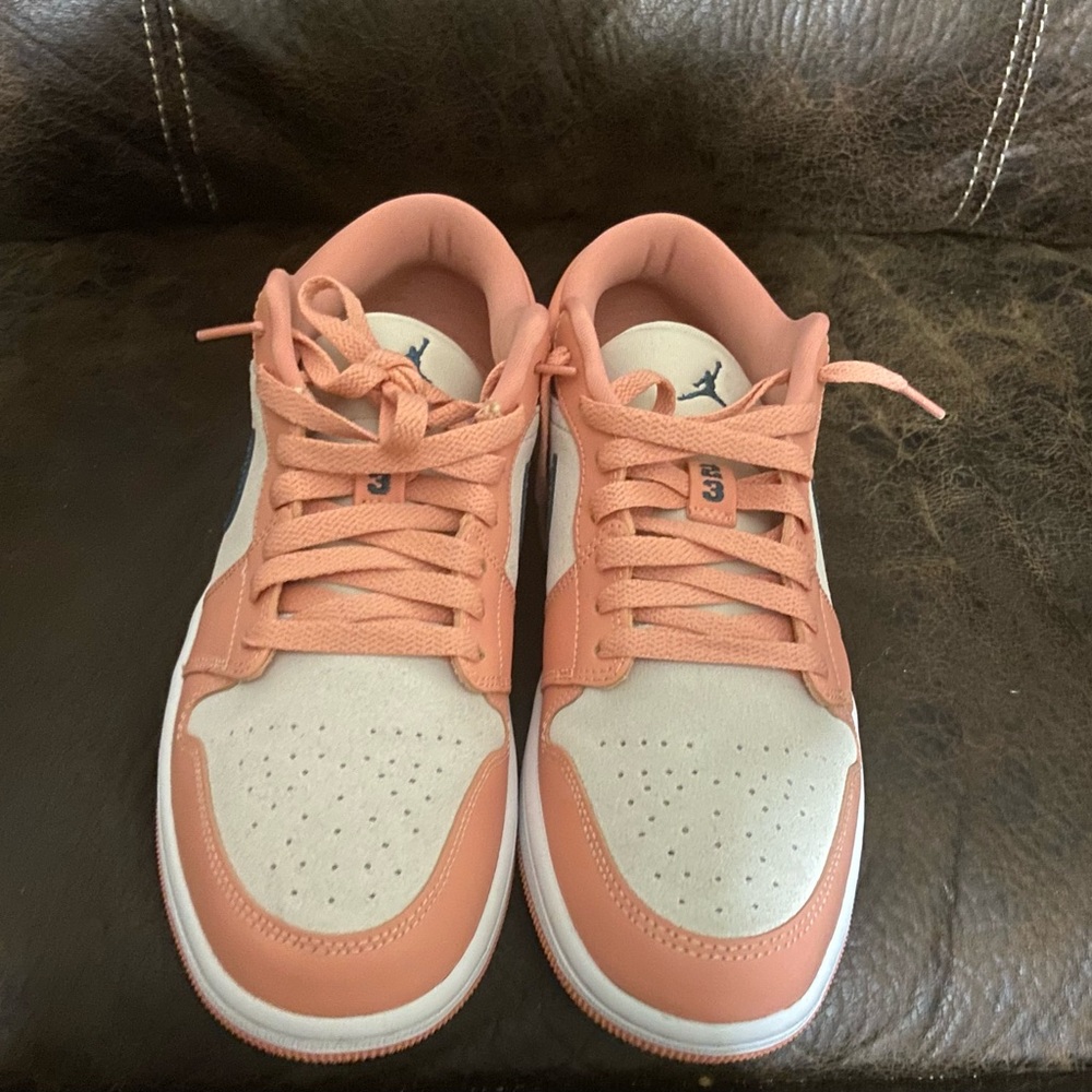 Women Jordan 1 Low